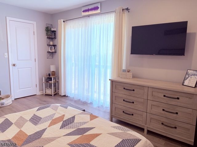 1413 Spruce Hills Dr, Glen Gardner Boro, NJ 08826