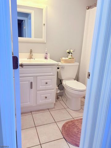 1413 Spruce Hills Dr, Glen Gardner Boro, NJ 08826