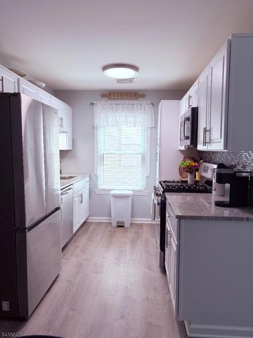 1413 Spruce Hills Dr, Glen Gardner Boro, NJ 08826