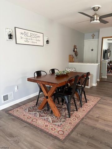 1413 Spruce Hills Dr, Glen Gardner Boro, NJ 08826