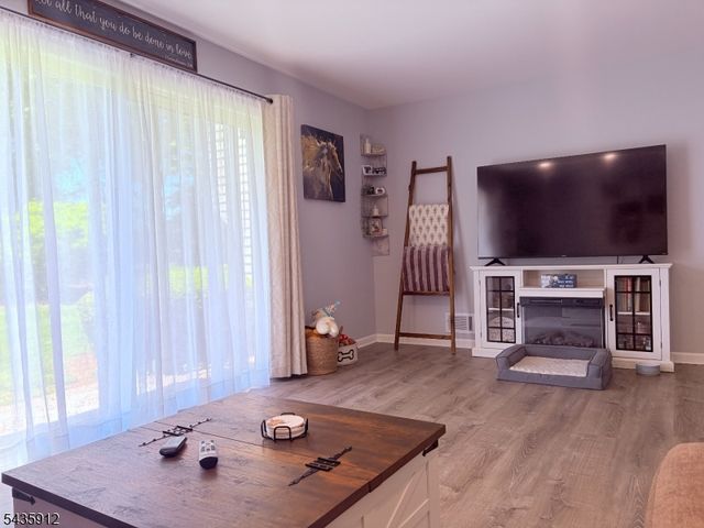 1413 Spruce Hills Dr, Glen Gardner Boro, NJ 08826
