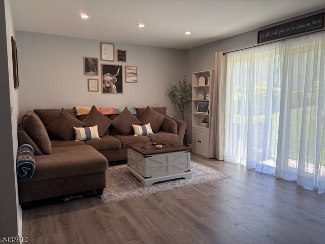 1413 Spruce Hills Dr, Glen Gardner Boro, NJ 08826