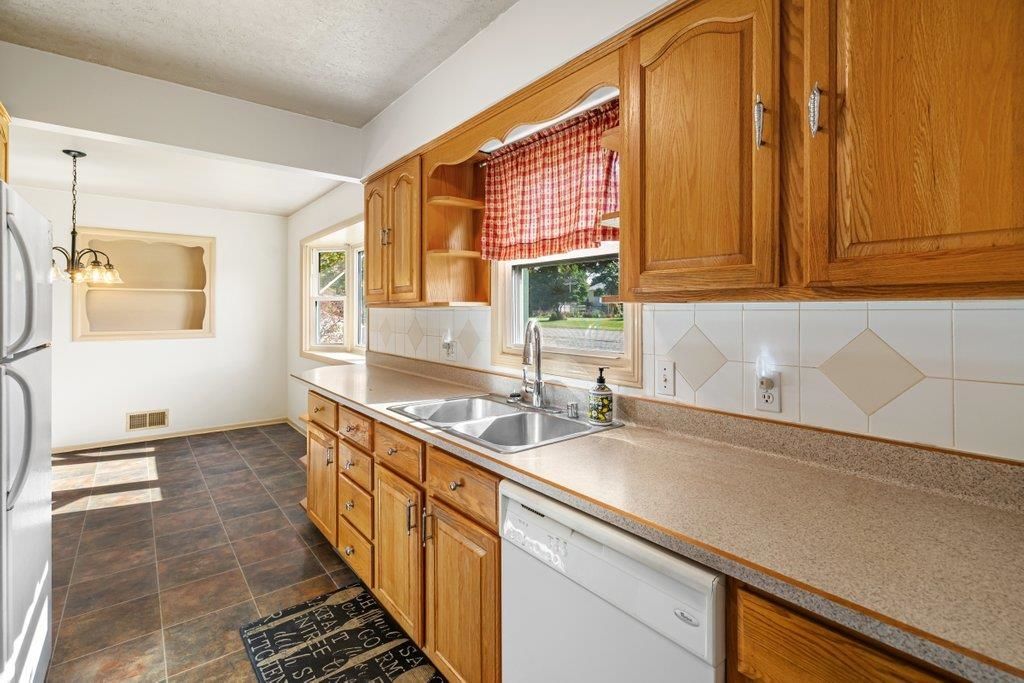 12725 E 10TH Ave, Spokane Valley, WA 99216 photo 4