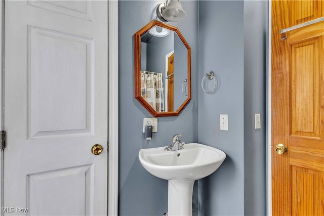 38 W 8th Street, Newton Falls, OH 44444