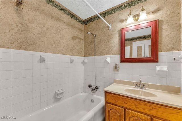 38 W 8th Street, Newton Falls, OH 44444