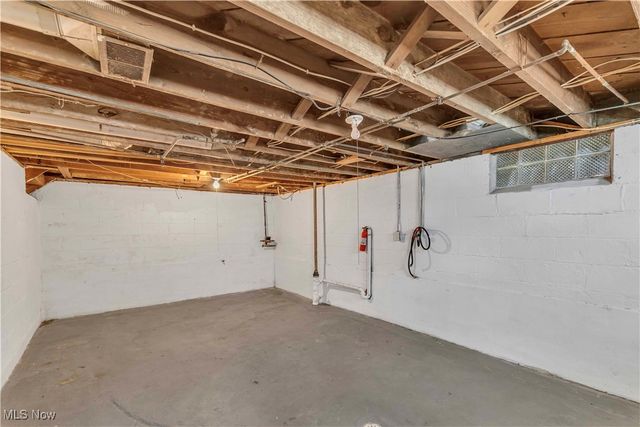 38 W 8th Street, Newton Falls, OH 44444