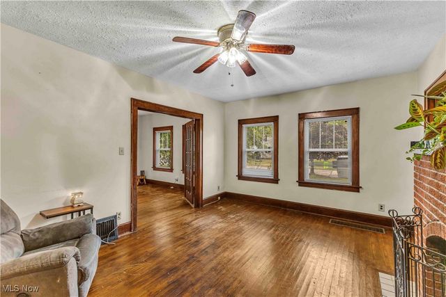 38 W 8th Street, Newton Falls, OH 44444