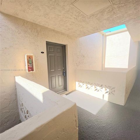 14500 SW 88th Ave 255, Palmetto Bay, FL 33176