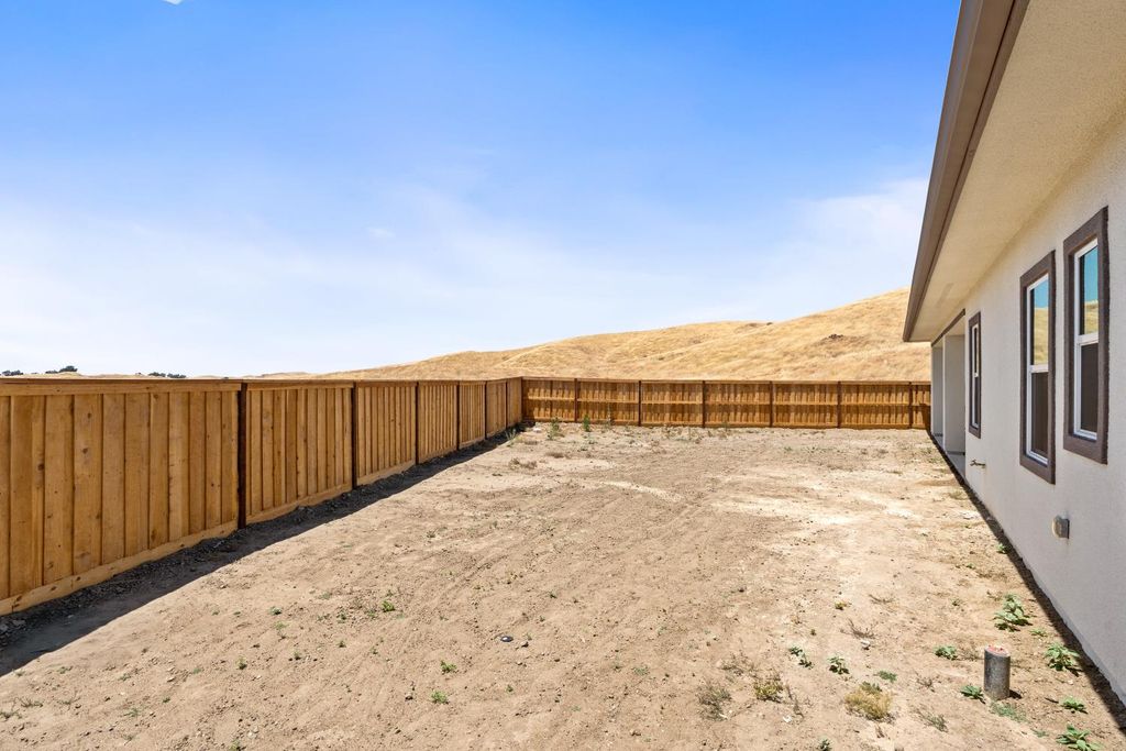 Image 39 of property listing at 8388 Iron Creek Drive, Friant, CA 93626