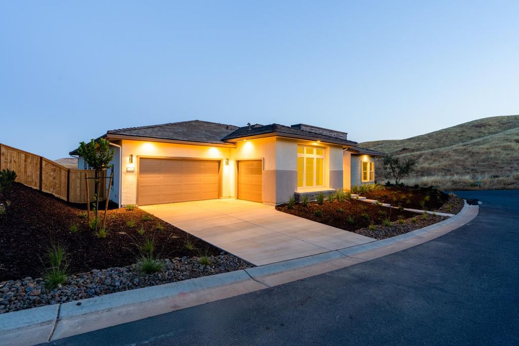 Image 4 of property listing at 8388 Iron Creek Drive, Friant, CA 93626