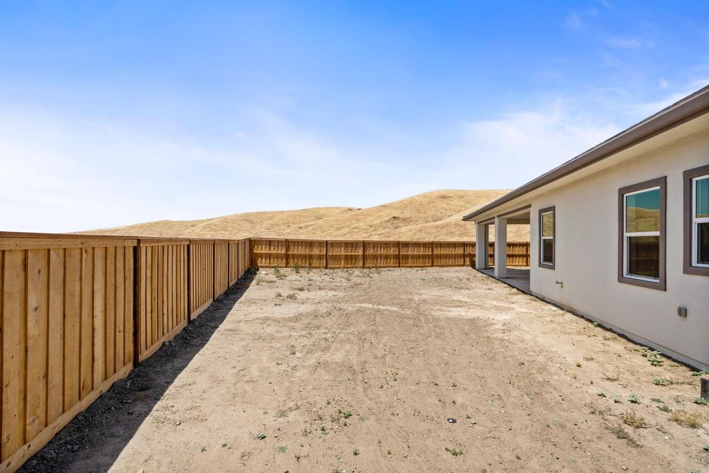 Image 40 of property listing at 8388 Iron Creek Drive, Friant, CA 93626