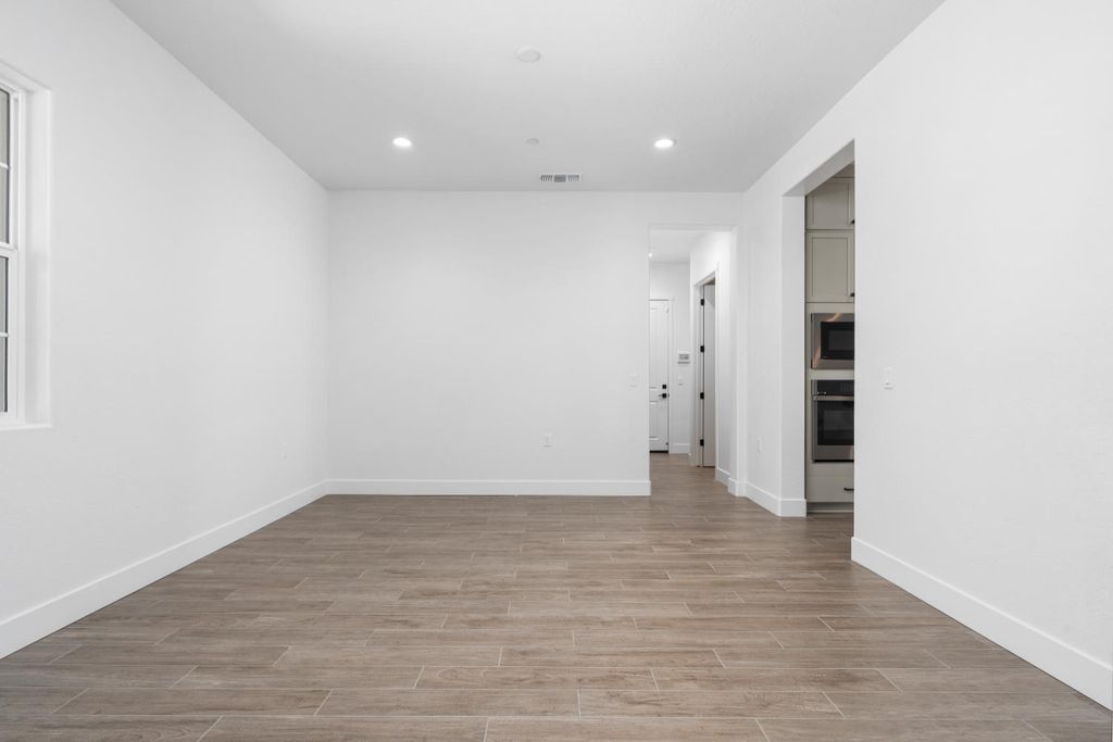 Image 6 of property listing at 8388 Iron Creek Drive, Friant, CA 93626