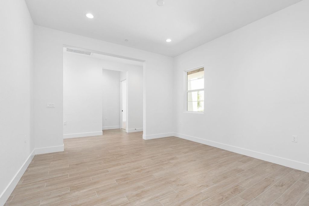 Image 7 of property listing at 8388 Iron Creek Drive, Friant, CA 93626