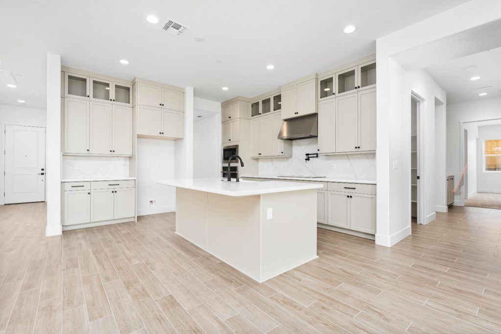 Image 9 of property listing at 8388 Iron Creek Drive, Friant, CA 93626