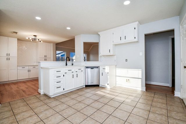 4865 Heathrow Lane, Alvin, TX 77511