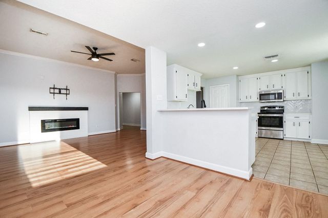 4865 Heathrow Lane, Alvin, TX 77511