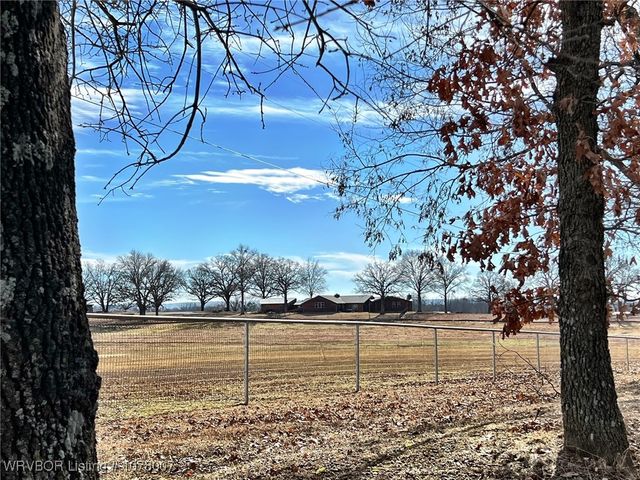 3005 W Redwood Avenue, Sallisaw, OK 74955