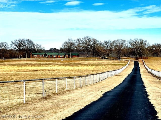 3005 W Redwood Avenue, Sallisaw, OK 74955