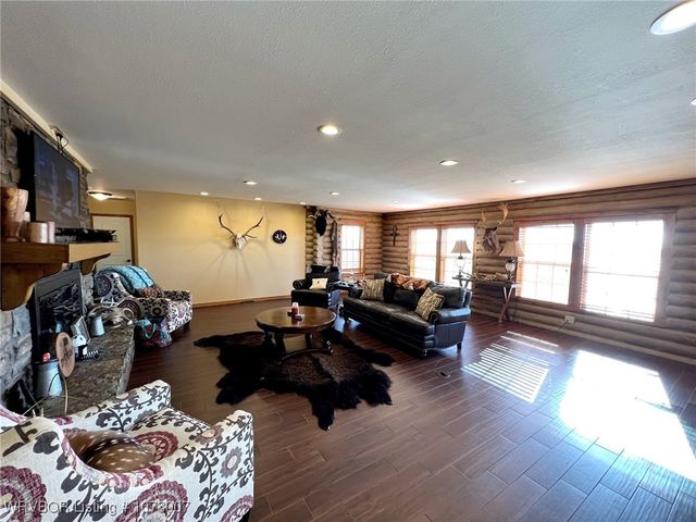 3005 W Redwood Avenue, Sallisaw, OK 74955