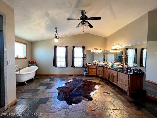 3005 W Redwood Avenue, Sallisaw, OK 74955