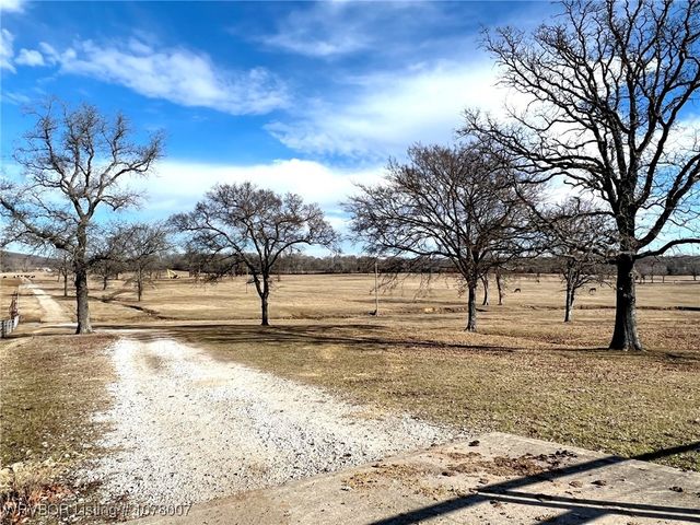 3005 W Redwood Avenue, Sallisaw, OK 74955