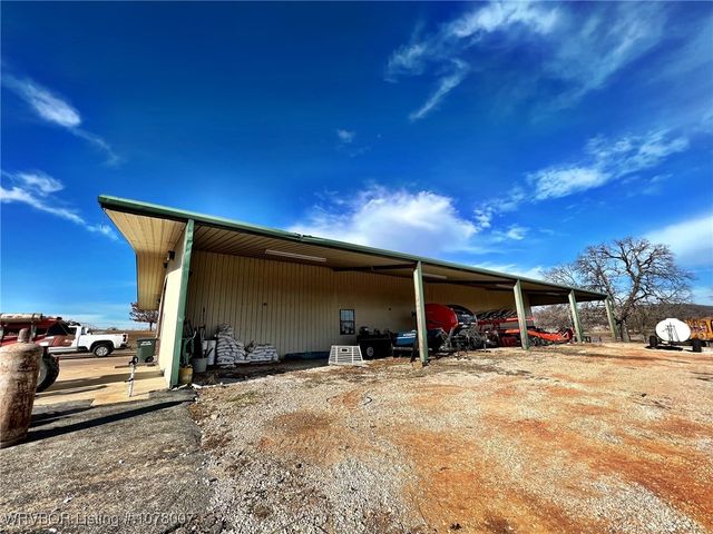 3005 W Redwood Avenue, Sallisaw, OK 74955
