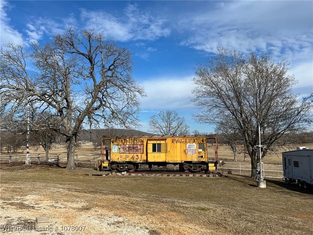 3005 W Redwood Avenue, Sallisaw, OK 74955