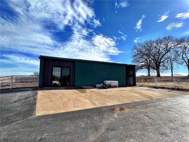 3005 W Redwood Avenue, Sallisaw, OK 74955