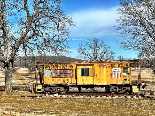 3005 W Redwood Avenue, Sallisaw, OK 74955