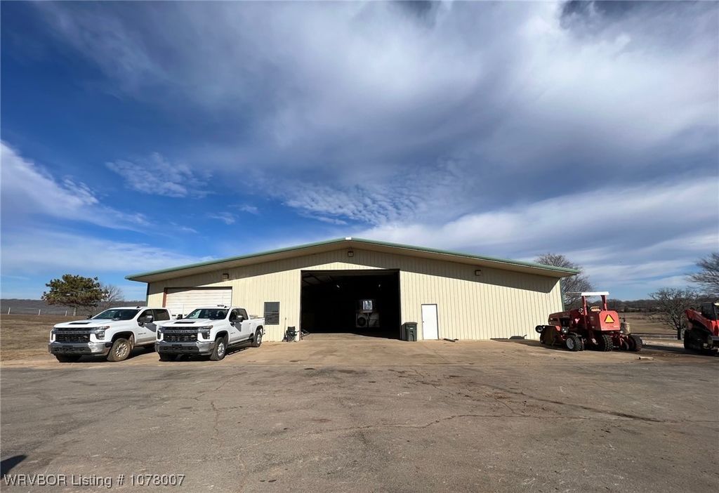 3005 W Redwood Avenue, Sallisaw, OK 74955