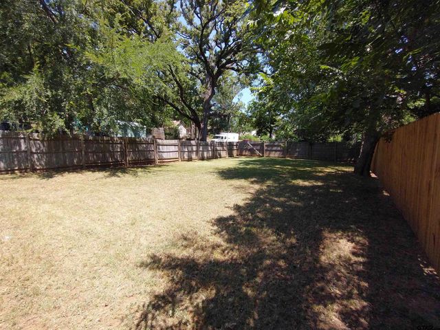 1126 E Houston, Tyler, TX 75702