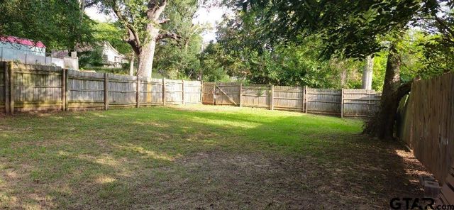 1126 E Houston, Tyler, TX 75702