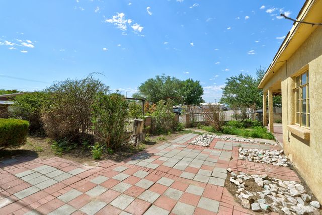 1101 PEAR Drive SW, Albuquerque, NM 87105