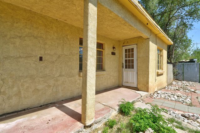 1101 PEAR Drive SW, Albuquerque, NM 87105