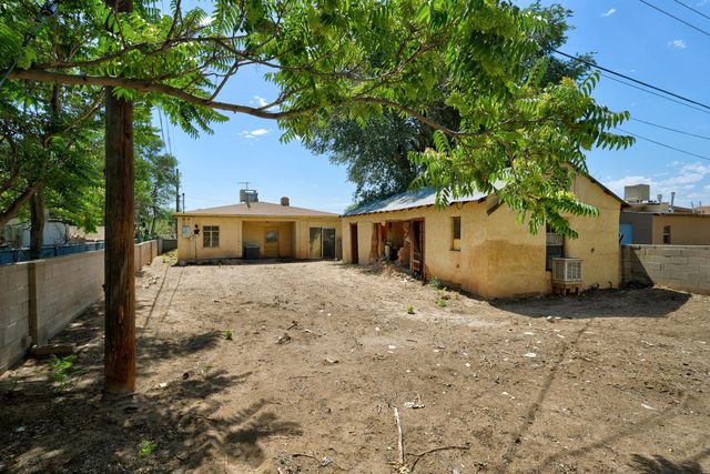 1101 PEAR Drive SW, Albuquerque, NM 87105