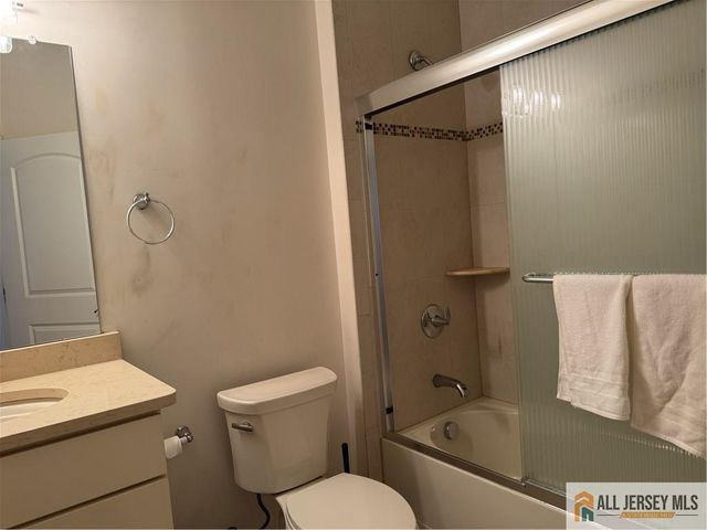 4204 Cedar Village Boulevard 204, East Brunswick, NJ 08816