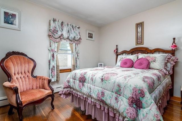 4 Lake Avenue, Tiverton, RI 02878