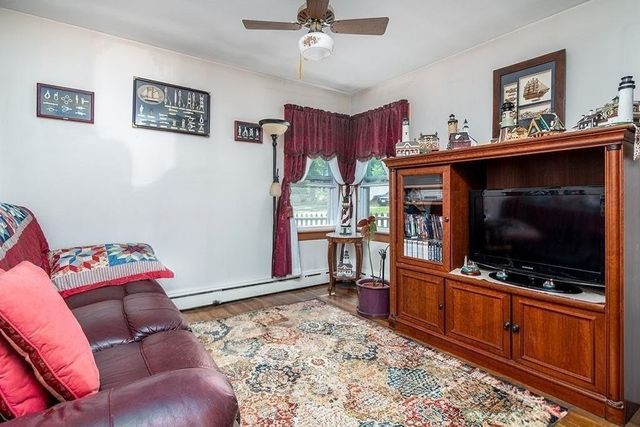 4 Lake Avenue, Tiverton, RI 02878