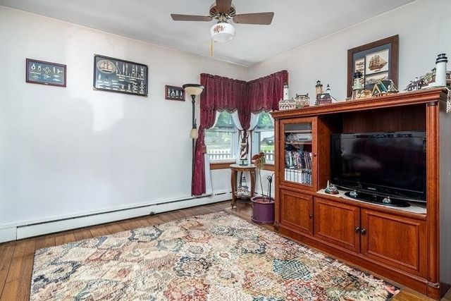 4 Lake Avenue, Tiverton, RI 02878