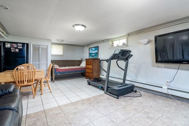 4 Lake Avenue, Tiverton, RI 02878