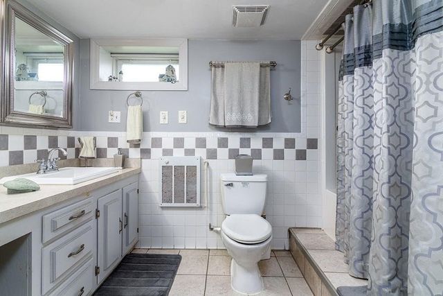 4 Lake Avenue, Tiverton, RI 02878