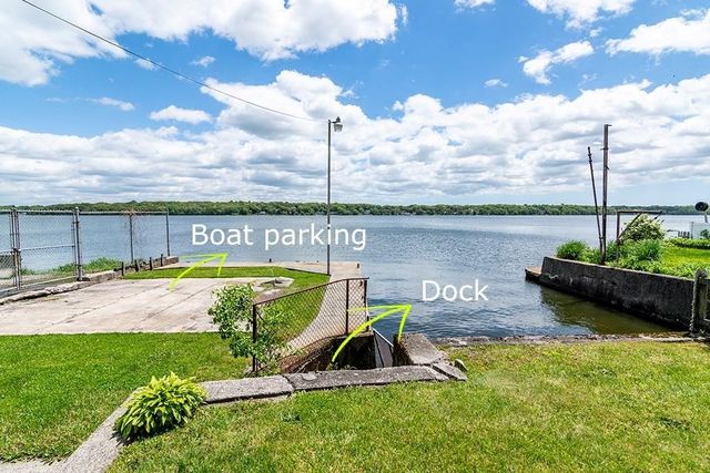 4 Lake Avenue, Tiverton, RI 02878