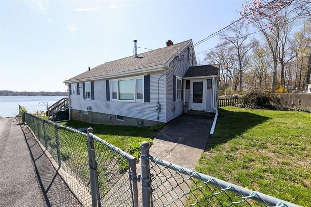 4 Lake Avenue, Tiverton, RI 02878