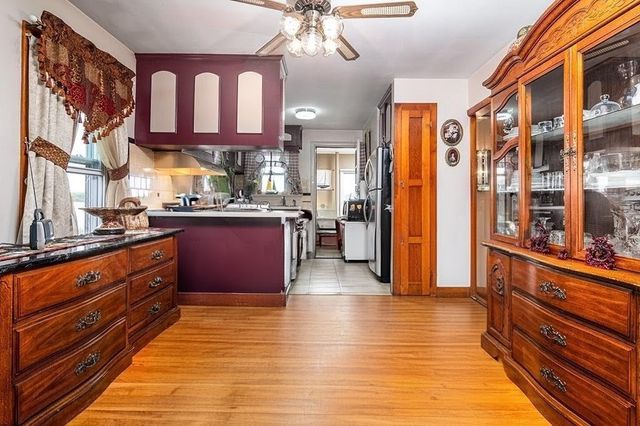 4 Lake Avenue, Tiverton, RI 02878