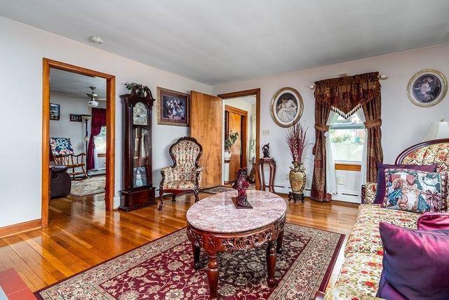 4 Lake Avenue, Tiverton, RI 02878