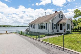 4 Lake Avenue, Tiverton, RI 02878