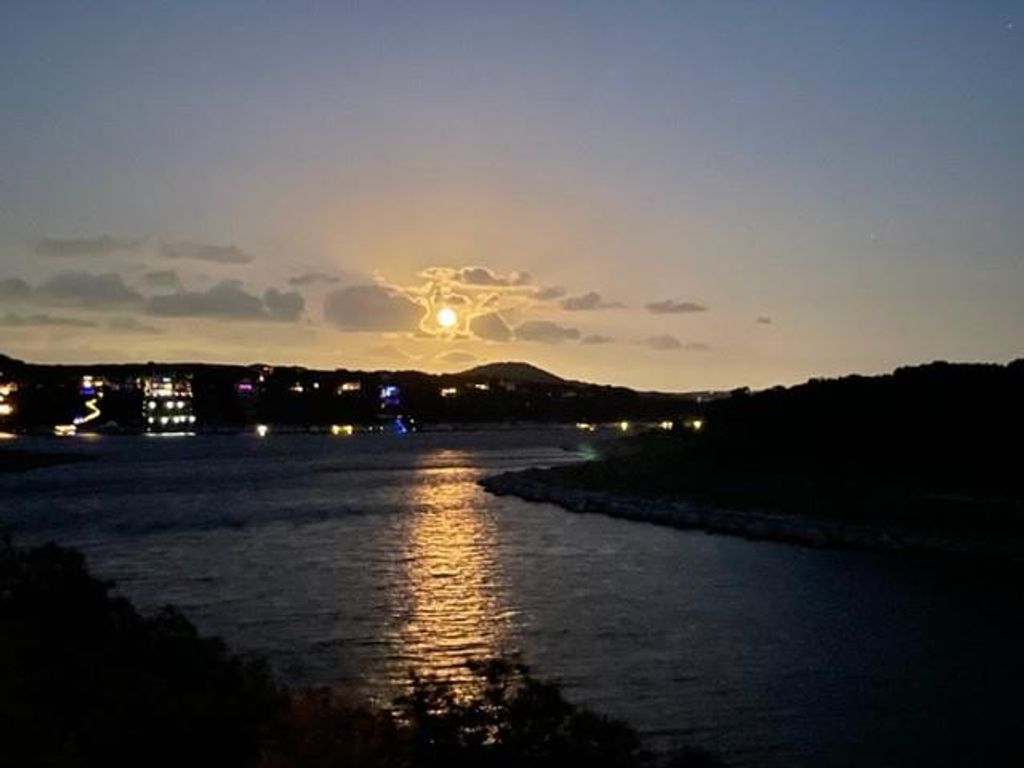 17801 Moon Rise CV, Jonestown, TX 78645