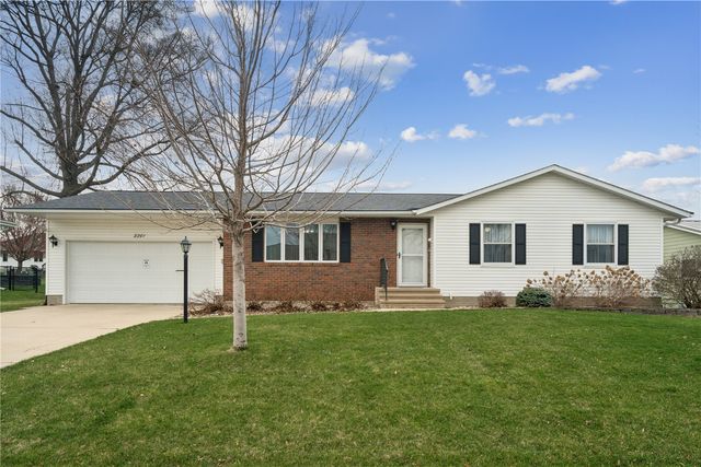 2201 Balsam Dr SW, Cedar Rapids, IA 52404
