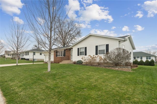2201 Balsam Dr SW, Cedar Rapids, IA 52404