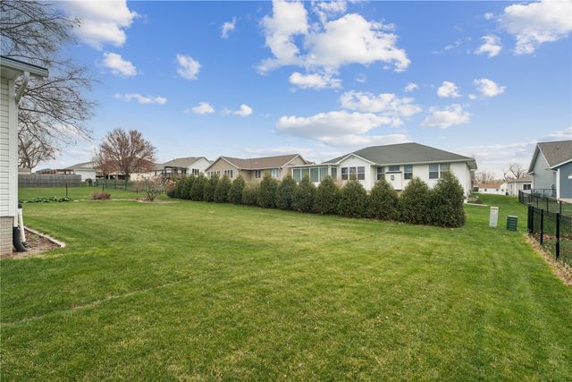 2201 Balsam Dr SW, Cedar Rapids, IA 52404